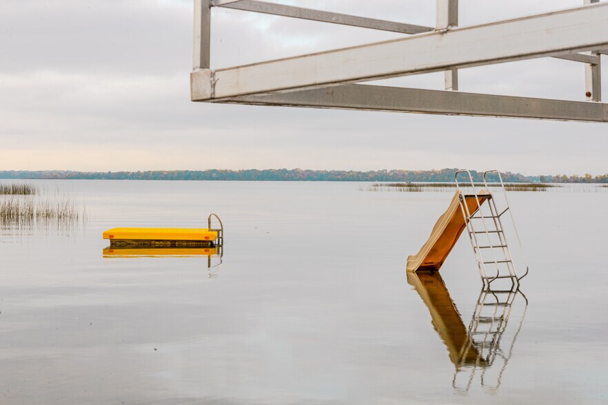 Building Photo - 6806 Sunset Strip NW