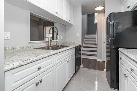Building Photo - 305 Hazelnut Dr