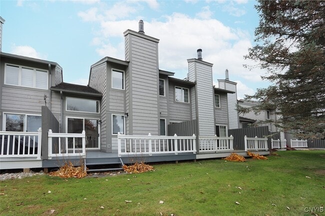 Building Photo - 442 Summerhaven Dr N