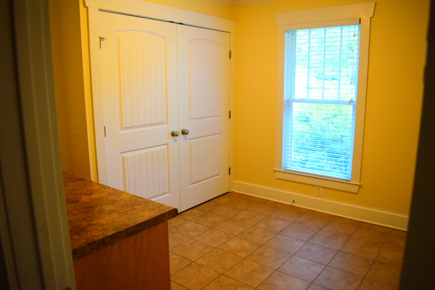 Building Photo - 1001 Dickens Dr