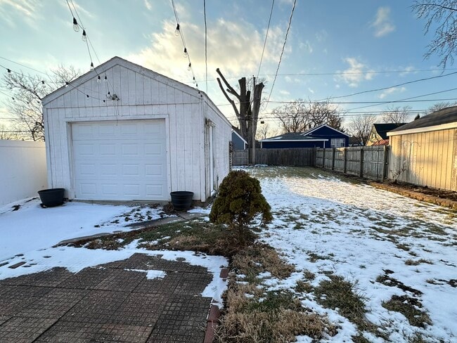 Building Photo - 15020 Ridgeway Ave