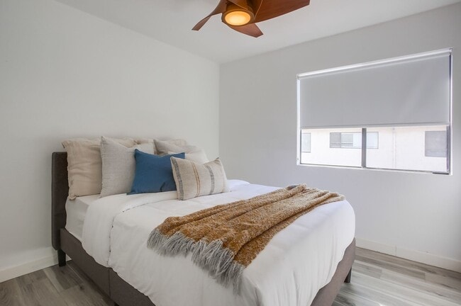 Building Photo - Newly Renovated 3BR/2BA Condo in