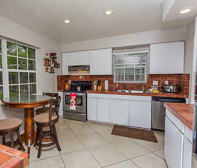 Building Photo - 9910 SW 73rd St