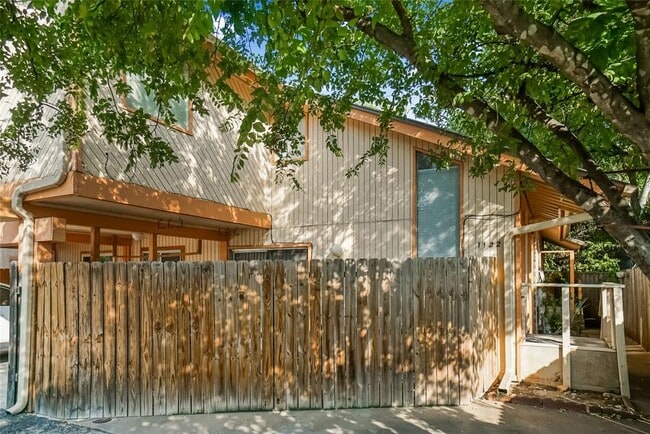Building Photo - 1122 Hollow Creek Dr