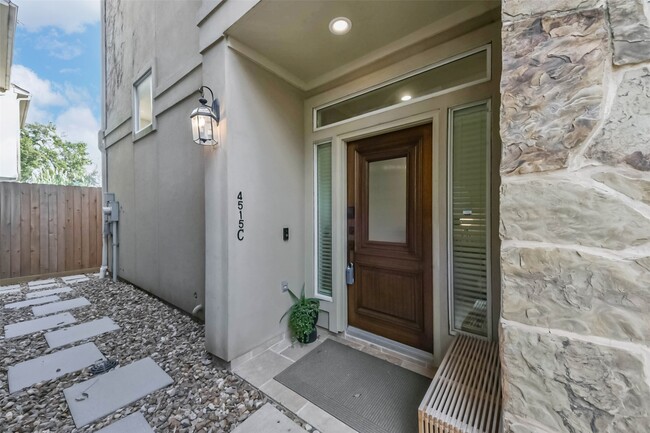 Building Photo - 4515 Lillian St