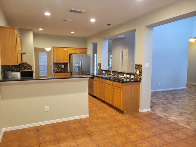Building Photo - 3715 Pinehurst Dr