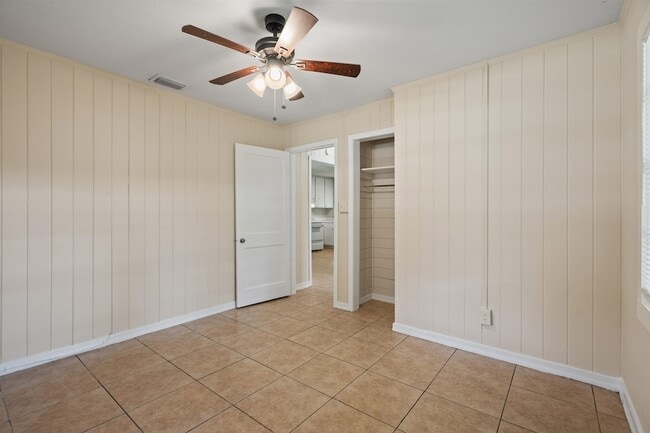 Building Photo - 347 Lena St