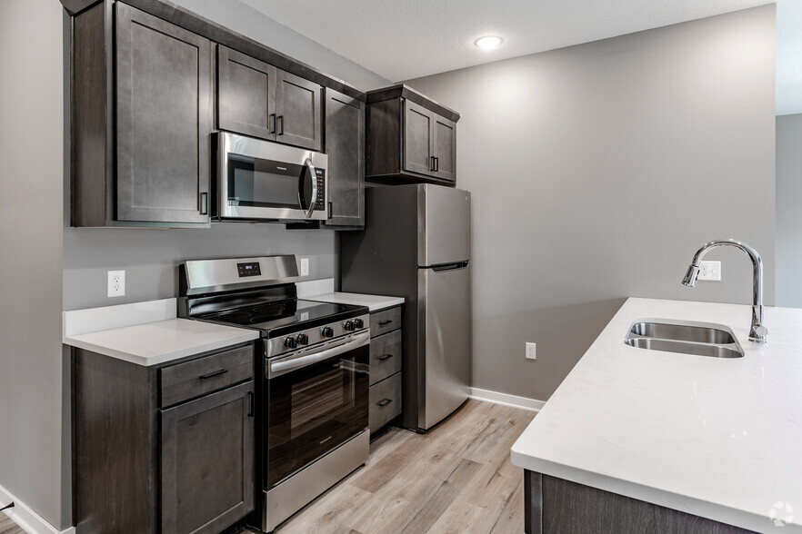 2BR, 2BA - 1,022SF - Kitchen - The Flats on 14th