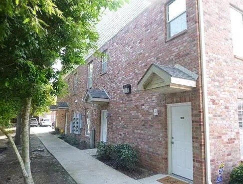 Building Photo - 4441 Burbank Dr