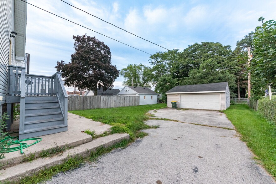 Building Photo - 18247 Roy St