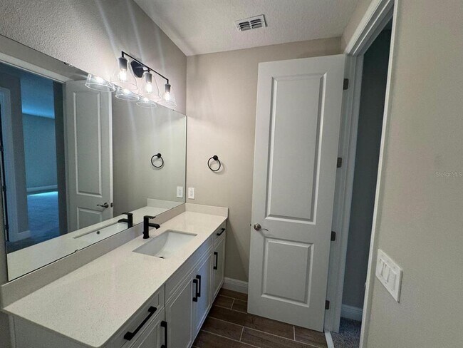 Building Photo - 16405 Silver Brk Wy