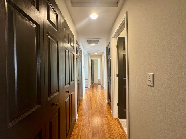 Building Photo - $500 Move In Discount! | 3 Bedroom 2 Bath ...