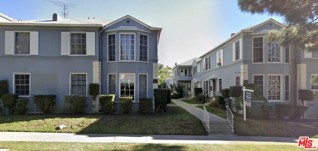 Primary Photo - 460-460 1/4 Kelton Ave