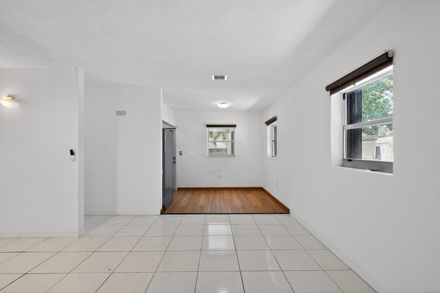 Building Photo - 76 NE 170th St