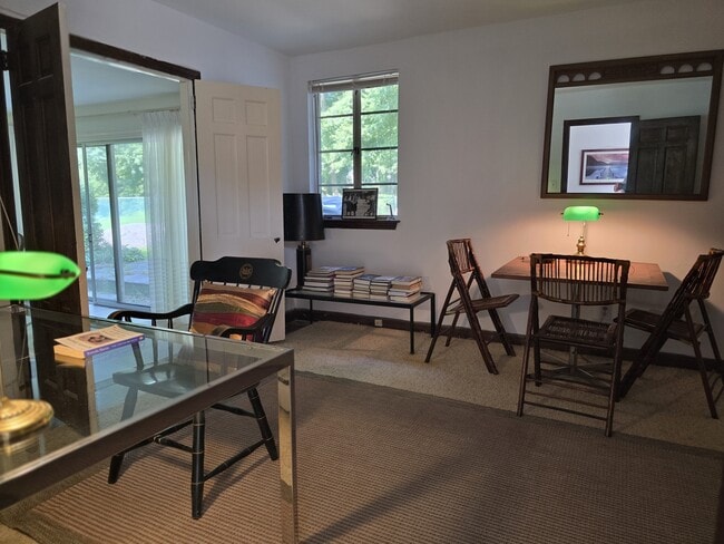 Building Photo - 6 Summer Hill Rd