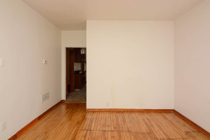Building Photo - 2622 N Marshfield Ave