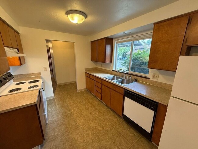 Building Photo - 2907 Moraga Ave SE