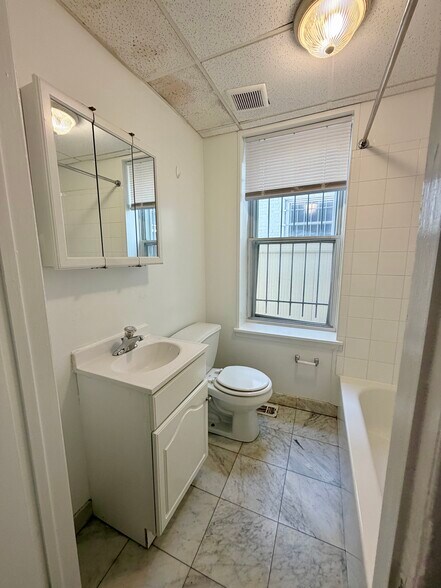 Building Photo - 4047 Sansom St