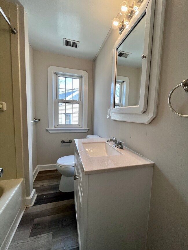 Building Photo - 410 Walcott Rd