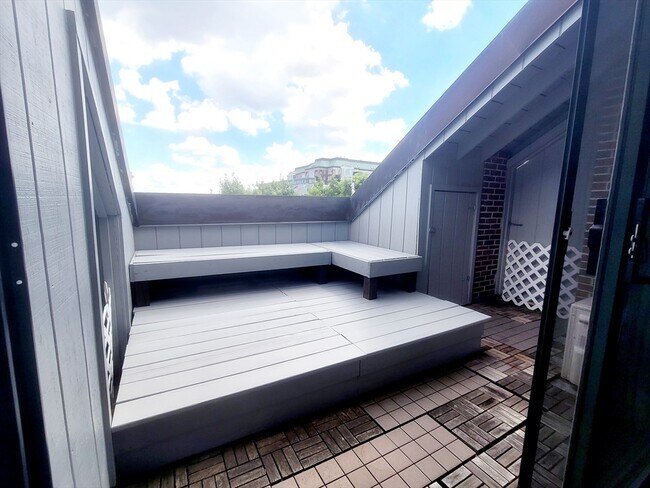 Building Photo - 42 8th St