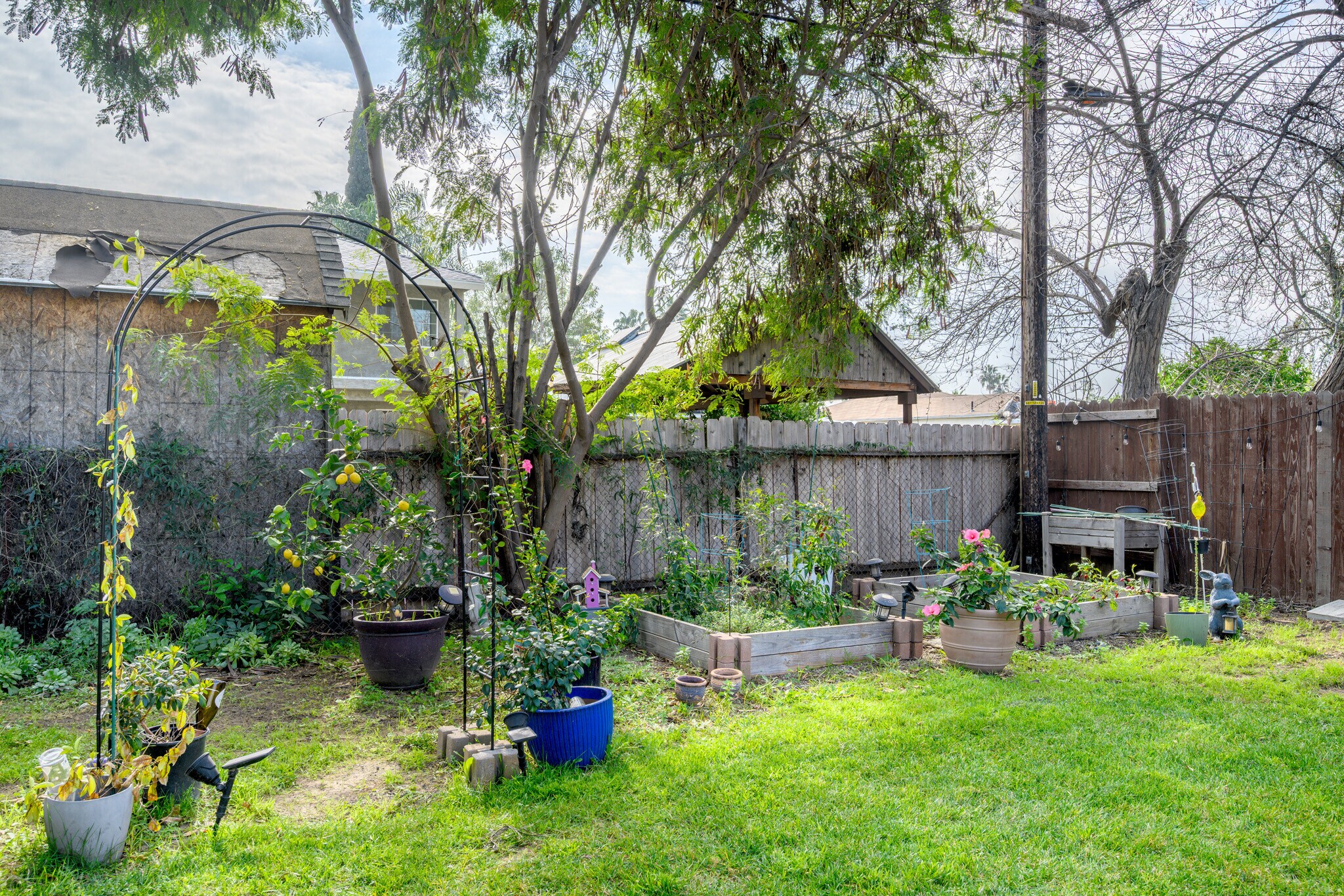 Building Photo - 16026 Valerio St