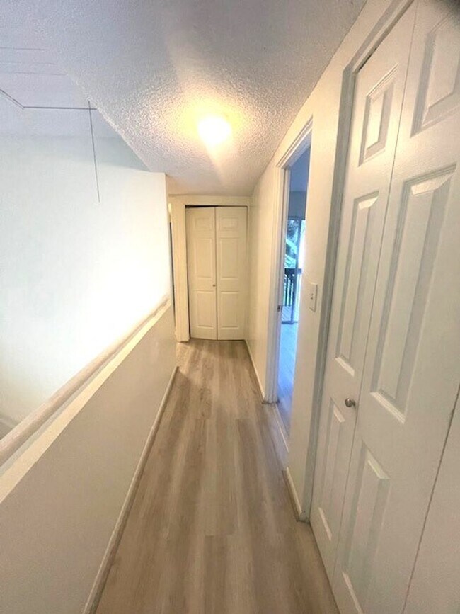 Building Photo - Beautiful 4 bed/ 2 bath/ 2 parking In Kaneohe