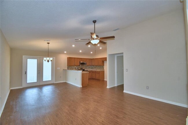 Building Photo - 605 Vittorio Dr