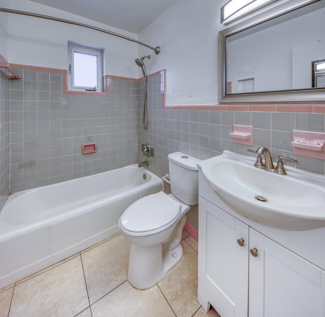 Building Photo - 101 S Palmway