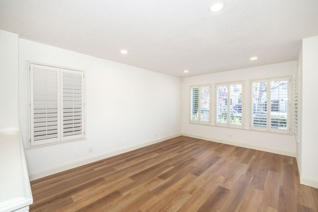 Building Photo - Executive Home With Remodeled Bathrooms + AC in Old Palo Alto