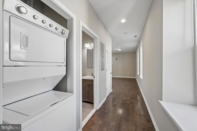 Building Photo - 617 S 2nd St