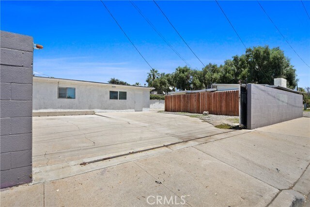 Building Photo - 3008 N Arrowhead Ave
