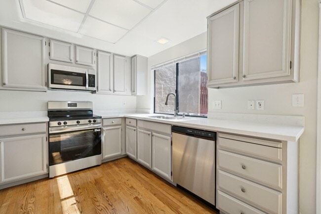 Building Photo - 2016 Fairmont Dr