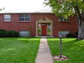 Building Photo - 2356 S Linden Ct