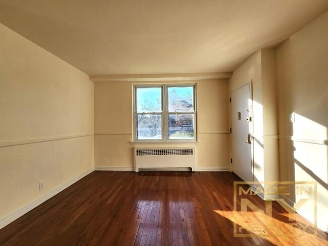 Building Photo - 2 bedroom in BAYSIDE NY 11361