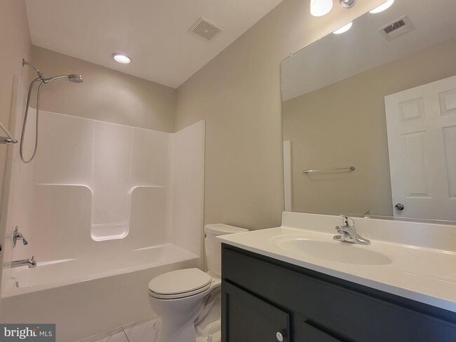 Building Photo - 216 Monticello Square