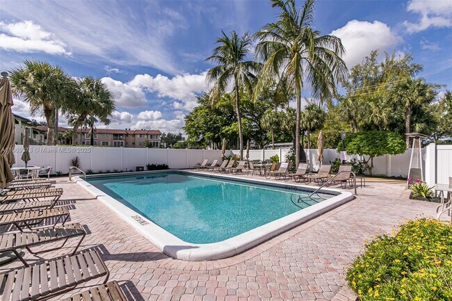 Building Photo - 4020 Crystal Lake Dr