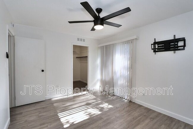 Building Photo - 9 Derow Ct