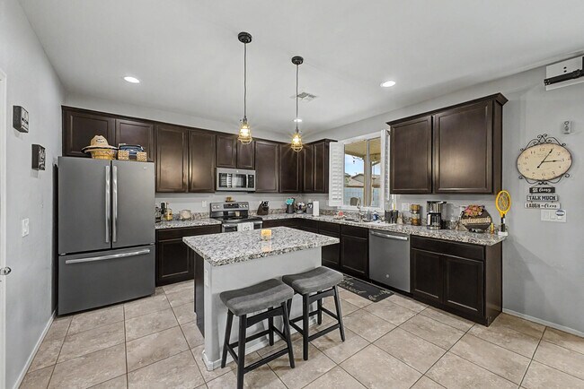 Building Photo - 18235 W Ida Ln