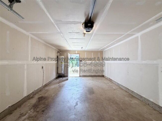 Building Photo - 5238 NE 14th Pl