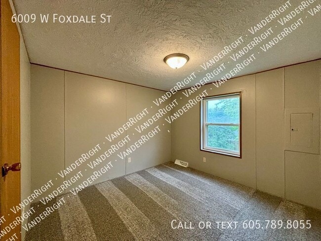 Building Photo - 6009 W Foxdale St