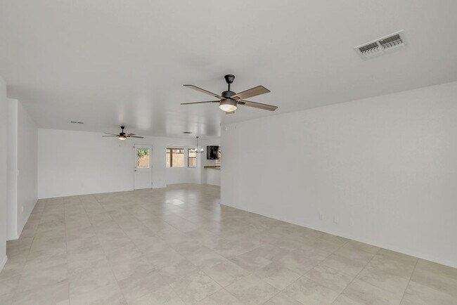 Building Photo - Gorgeous 4-Bedroom Home in Prime 85254 Loc...