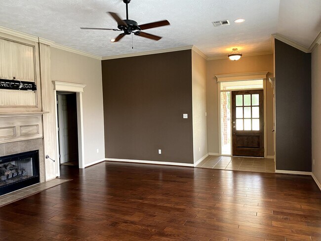 Building Photo - 8422 Alison Ave