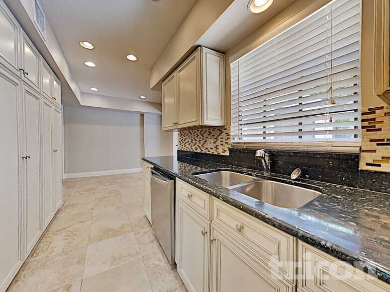 Building Photo - 11803 Willow Point Way