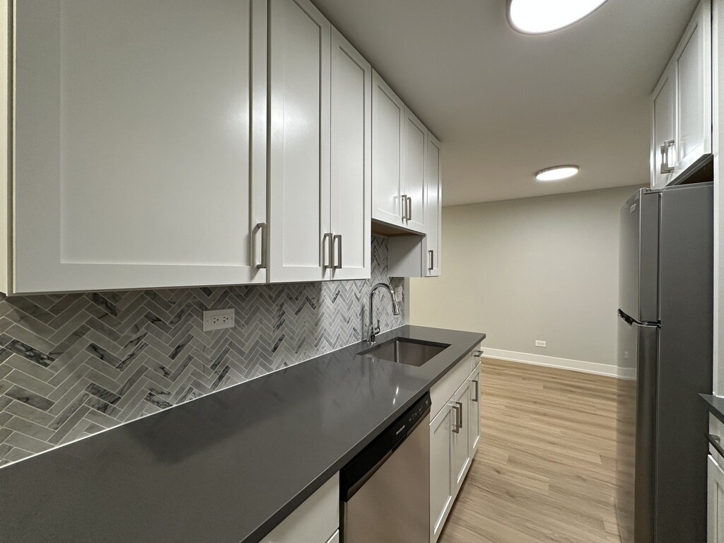 Building Photo - 531 W Aldine Ave