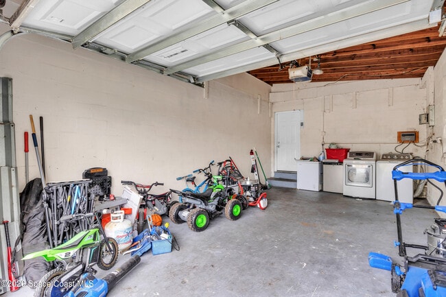 Building Photo - 1306 S Lakemont Dr