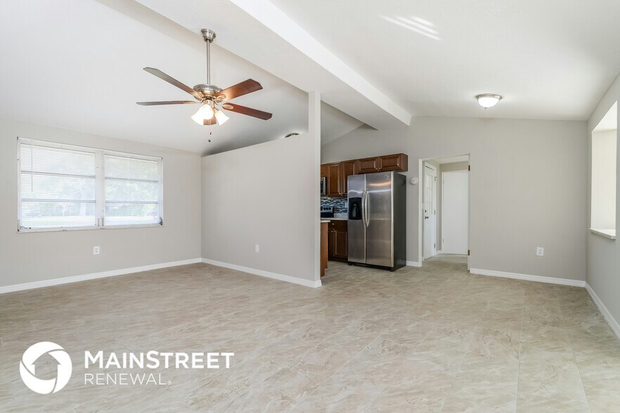 Building Photo - 2472 Waneta Dr