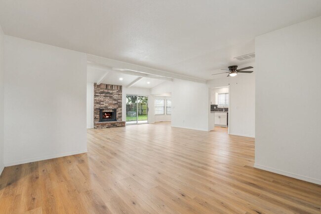 Building Photo - 3 Bed | 2 Bath near Downtown Tulsa!