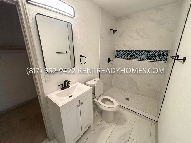 Building Photo - 1446 E Ann Arbor Ave