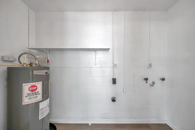 Building Photo - BEAUTIFULLY RENOVATED 2 BEDROOM, 1 BATH HOME WITH CARPORT NESTLED IN THE SOUGHT-AFTER NEIGHBORHOO...