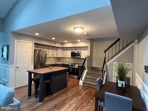 Building Photo - 1104 Berwyck Ct